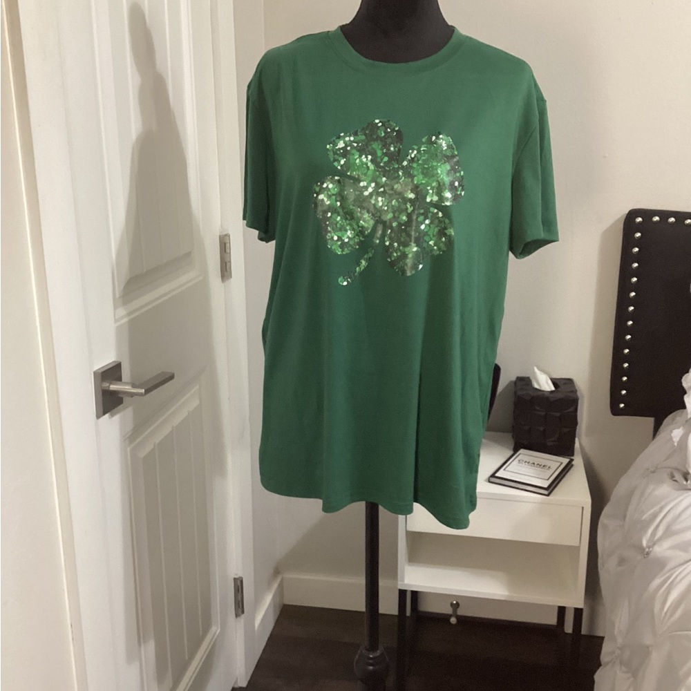 Green Sequin Clover Short Sleeve Tee